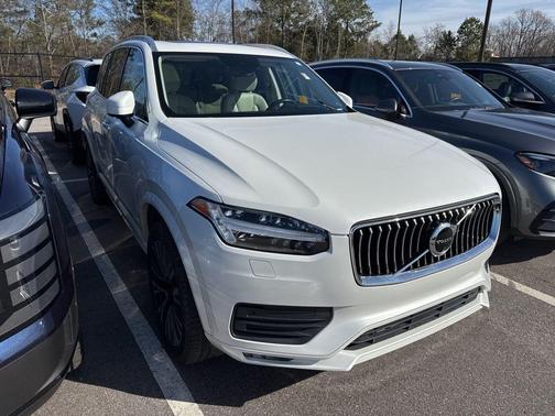 2020 Volvo XC90 T6 Momentum