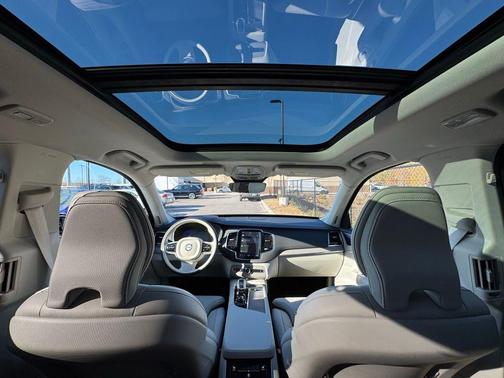 2024 Volvo XC90 B6 Ultimate Bright Theme 7-Seater