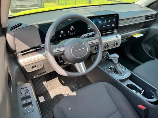 2025 Hyundai KONA SE