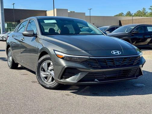 Amazon Gray 2026 Hyundai ELANTRA SE