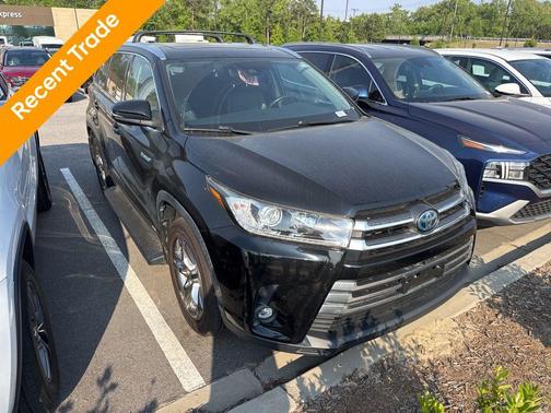Midnight Black Metallic 2019 Toyota Highlander Hybrid Platinum