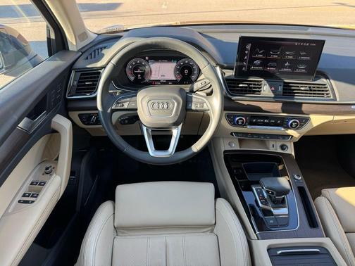 2023 Audi Q5 45 S line Prestige