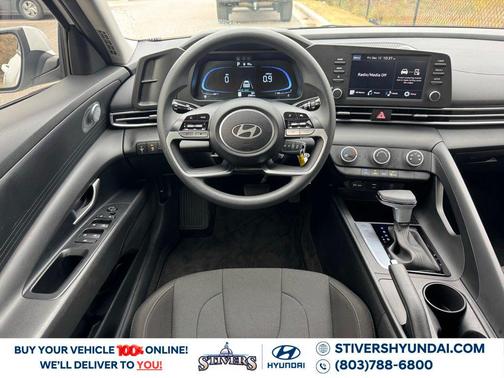 2024 Hyundai ELANTRA SE