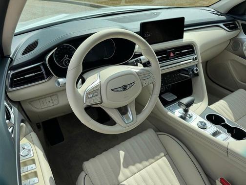 Uyuni White 2026 Genesis G70 2.5T RWD Prestige