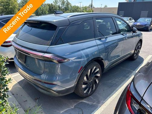 Whisper Blue Metallic Clearcoat 2025 Lincoln Nautilus Reserve
