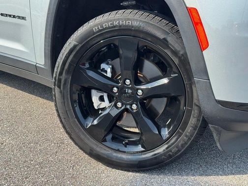 Silver Zynith 2023 Jeep Grand Cherokee L Altitude