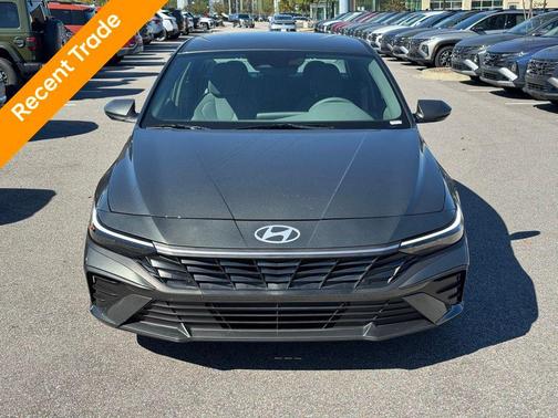 2025 Hyundai ELANTRA SE