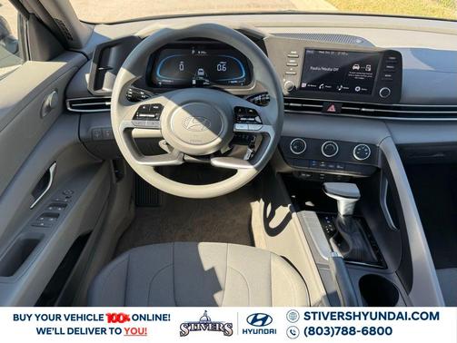 2025 Hyundai ELANTRA SE