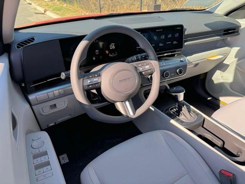 2025 Hyundai KONA SE