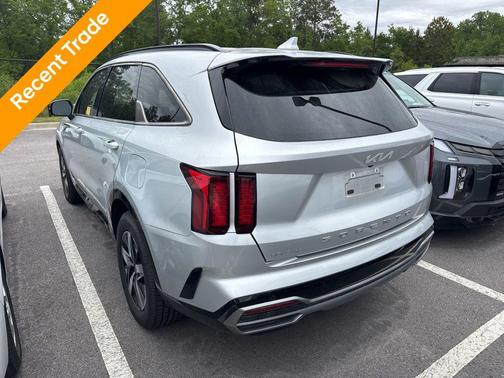 Sparkling Silver 2022 Kia Sorento S