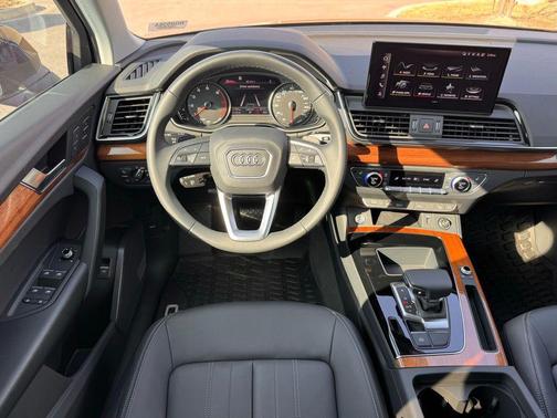 2023 Audi Q5 45 S line Premium