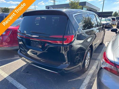 Diamond Black Crystal Pearlcoat 2025 Chrysler Pacifica L