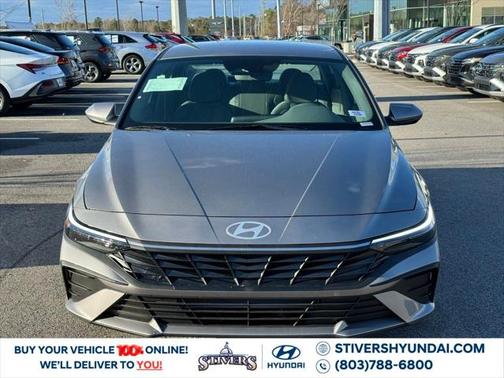 2025 Hyundai ELANTRA SE