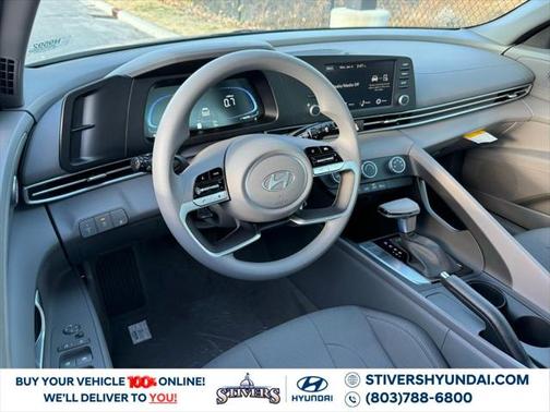 2025 Hyundai ELANTRA SE
