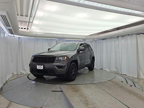 Granite Crystal Metallic Clearcoat 2020 Jeep Grand Cherokee Laredo