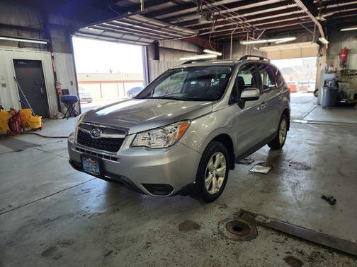 Ice Silver Metallic 2016 Subaru Forester 2.5i Premium