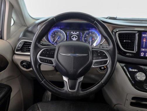 2018 Chrysler Pacifica Touring-L