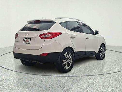 Winter White Solid 2015 Hyundai TUCSON Limited