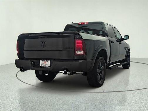 Diamond Black Crystal Pearlcoat 2019 RAM 1500 SLT