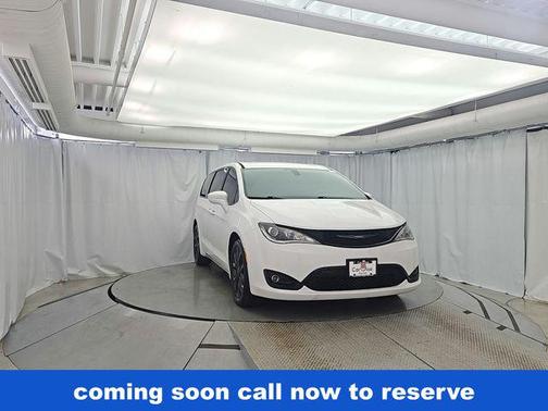 Bright White Clearcoat 2018 Chrysler Pacifica Touring Plus