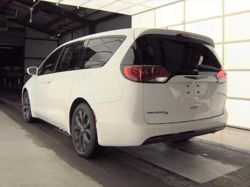 Bright White Clearcoat 2018 Chrysler Pacifica Touring Plus