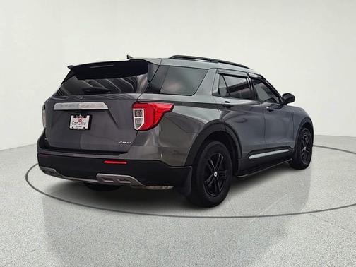 Gray Metallic 2022 Ford Explorer XLT