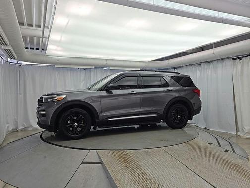 Gray Metallic 2022 Ford Explorer XLT