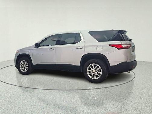 Silver Ice Metallic 2021 Chevrolet Traverse LS