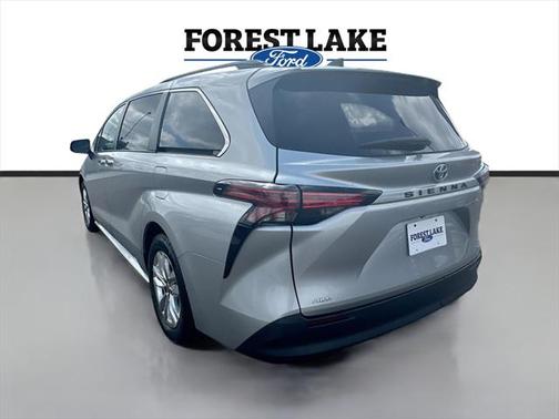 2022 Toyota Sienna XLE 7 Passenger