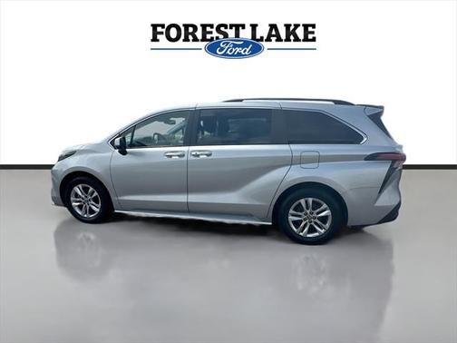 2022 Toyota Sienna XLE 7 Passenger