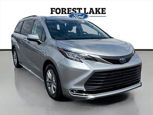 2022 Toyota Sienna XLE 7 Passenger