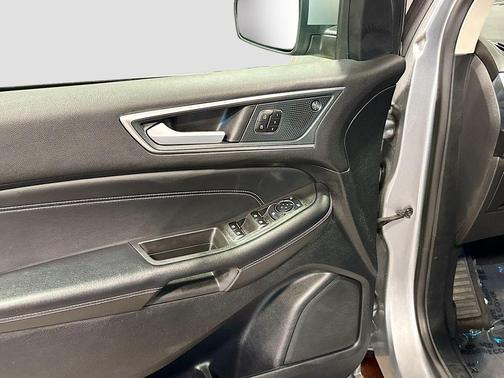 Iconic Silver Metallic 2024 Ford Edge Titanium