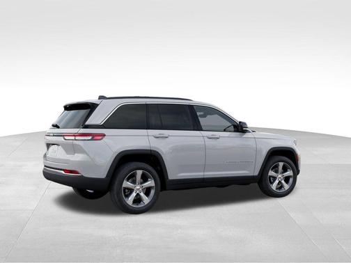 Bright White Clearcoat 2025 Jeep Grand Cherokee Limited