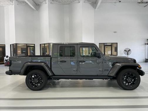 2024 Jeep Gladiator Sport