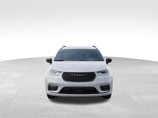 Bright White Clearcoat 2026 Chrysler Pacifica Limited