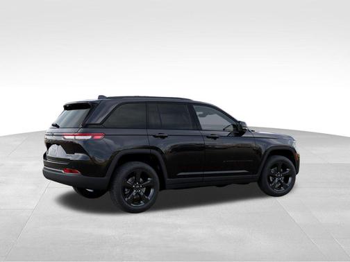 Diamond Black Crystal Pearlcoat 2025 Jeep Grand Cherokee Limited