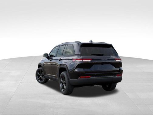 Diamond Black Crystal Pearlcoat 2025 Jeep Grand Cherokee Limited
