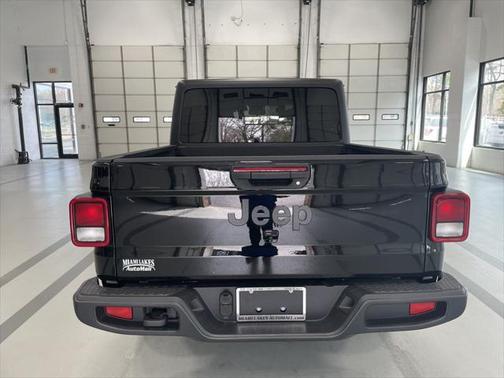 2024 Jeep Gladiator Sport S