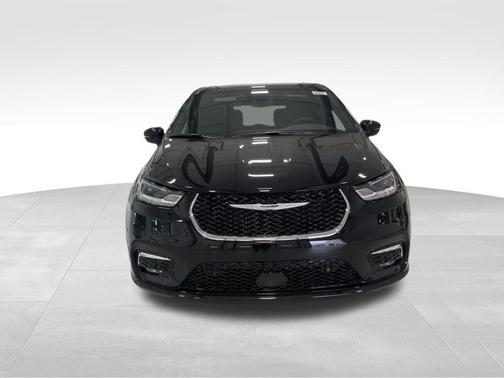 2025 Chrysler Pacifica L