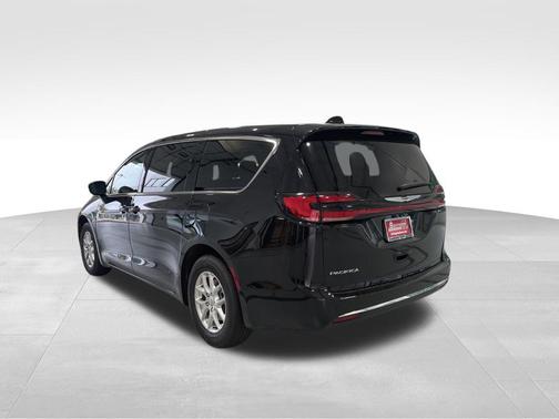 2025 Chrysler Pacifica L