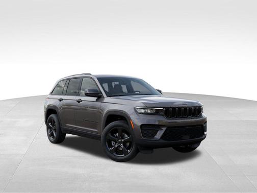 Baltic Gray Metallic Clearcoat 2025 Jeep Grand Cherokee Altitude