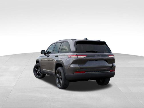 Baltic Gray Metallic Clearcoat 2025 Jeep Grand Cherokee Altitude
