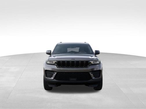 Baltic Gray Metallic Clearcoat 2025 Jeep Grand Cherokee Altitude
