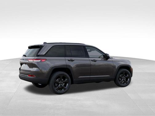 Baltic Gray Metallic Clearcoat 2025 Jeep Grand Cherokee Altitude