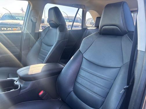 2023 Toyota RAV4 Hybrid XLE Premium