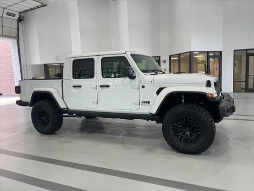 2024 Jeep Gladiator Nighthawk