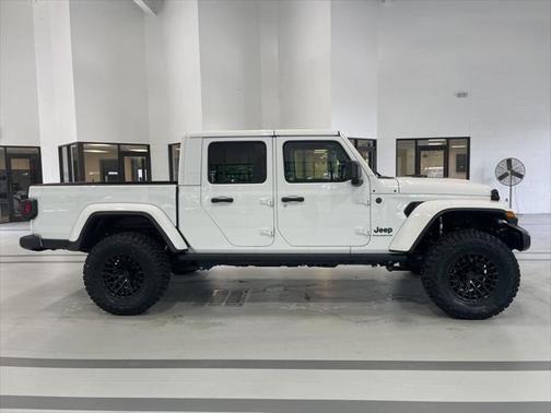 2024 Jeep Gladiator Nighthawk