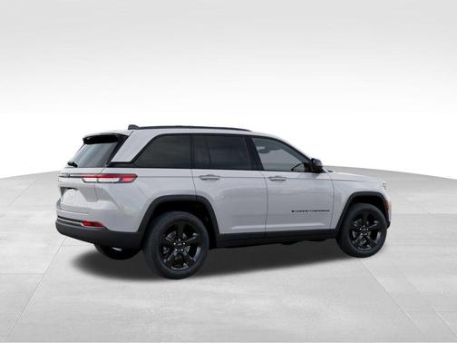 Bright White Clearcoat 2025 Jeep Grand Cherokee Laredo
