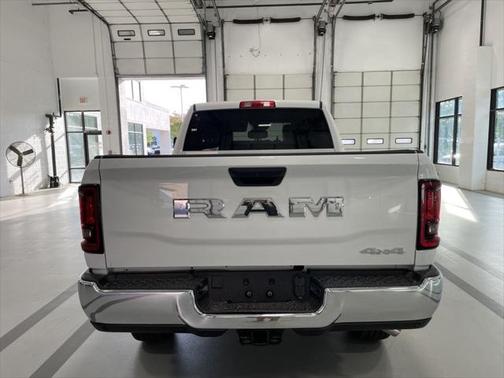 2025 RAM 2500 Tradesman Crew Cab 4x4 6'4' Box