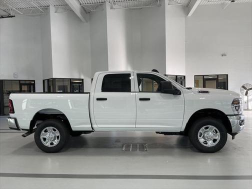 2025 RAM 2500 Tradesman Crew Cab 4x4 6'4' Box